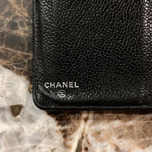 Women, Chanel wallet